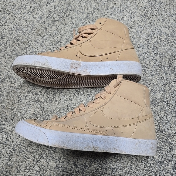 Tan High-Top Sneakers Nike Blazer Leather - Picture 2 of 6
